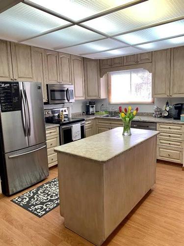 407 5 Street, Fox Creek, AB - Indoor Photo Showing Kitchen With Stainless Steel Kitchen