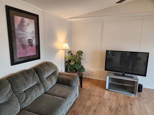 902 4 Avenue, Fox Creek, AB - Indoor Photo Showing Living Room