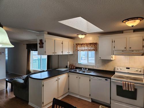 902 4 Avenue, Fox Creek, AB - Indoor Photo Showing Kitchen With Double Sink