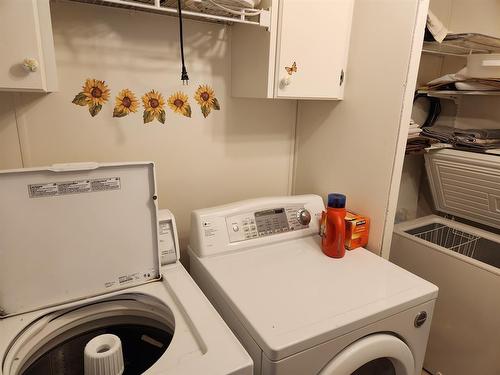 902 4 Avenue, Fox Creek, AB - Indoor Photo Showing Laundry Room