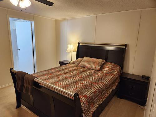 902 4 Avenue, Fox Creek, AB - Indoor Photo Showing Bedroom