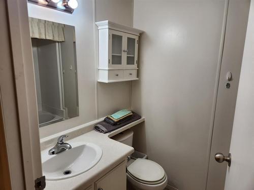 902 4 Avenue, Fox Creek, AB - Indoor Photo Showing Bathroom