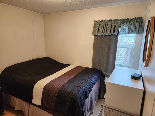 902 4 Avenue, Fox Creek, AB - Indoor Photo Showing Bedroom