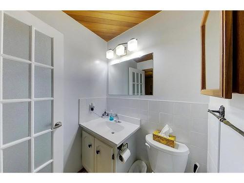 4311 8 Avenue, Edson, AB - Indoor Photo Showing Bathroom