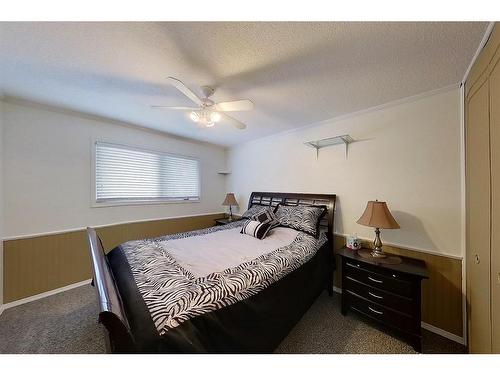 4311 8 Avenue, Edson, AB - Indoor Photo Showing Bedroom