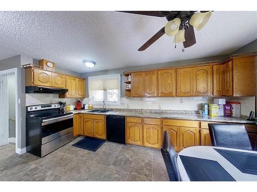4311 8 Avenue, Edson, AB - Indoor Photo Showing Kitchen With Double Sink