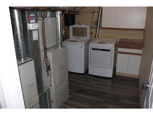 4111 15 Avenue, Edson, AB - Indoor Photo Showing Laundry Room
