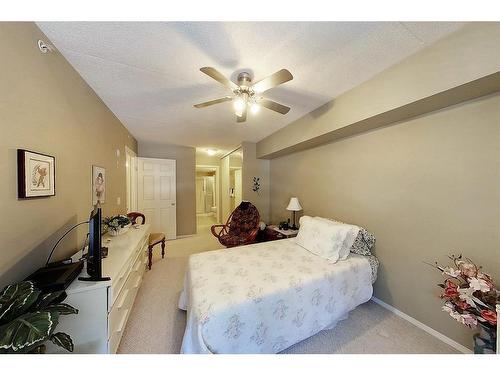 306-777 48 Street, Edson, AB - Indoor Photo Showing Bedroom