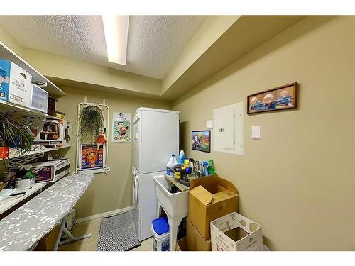 306-777 48 Street, Edson, AB - Indoor Photo Showing Other Room