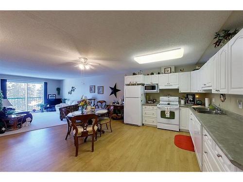 306-777 48 Street, Edson, AB - Indoor Photo Showing Kitchen With Double Sink