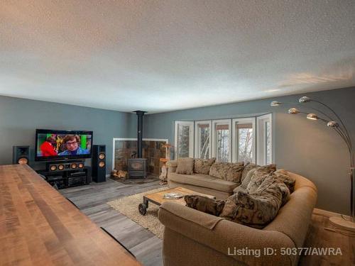 73 Nielsen Drive, Island Lake, AB - Indoor Photo Showing Living Room