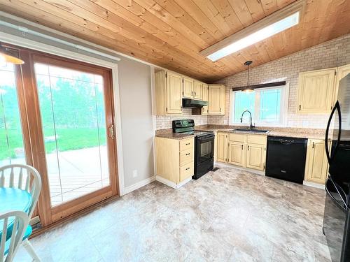 194073 Township Road 643, Rural Athabasca County, AB - Indoor Photo Showing Kitchen
