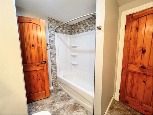 194073 Township Road 643, Rural Athabasca County, AB - Indoor Photo Showing Bathroom