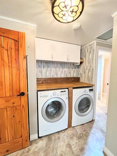194073 Township Road 643, Rural Athabasca County, AB - Indoor Photo Showing Laundry Room