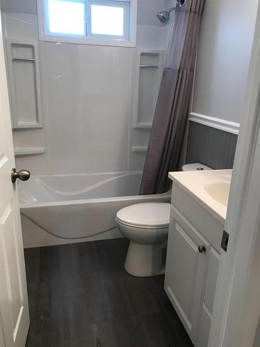 704 3 Avenue, Fox Creek, AB - Indoor Photo Showing Bathroom