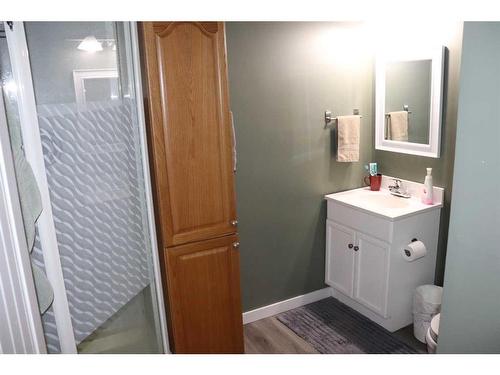 1805 63 Street, Edson, AB - Indoor Photo Showing Bathroom