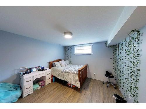 4920 47 Avenue, Evansburg, AB - Indoor Photo Showing Bedroom