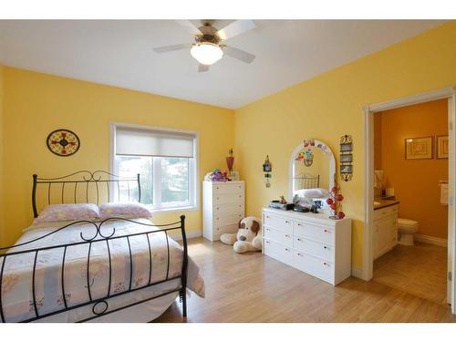 102 Appleyard Cove, Hinton, AB - Indoor Photo Showing Bedroom