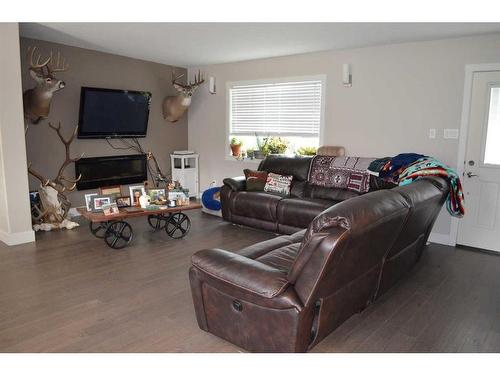 194077 Township Road 643, Rural Athabasca County, AB - Indoor Photo Showing Living Room