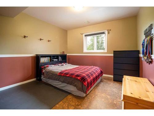 223077 Township Road 672, Rural Athabasca County, AB - Indoor Photo Showing Bedroom
