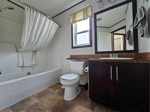106, 590079 Range Road 113, Rural Woodlands County, AB - Indoor Photo Showing Bathroom