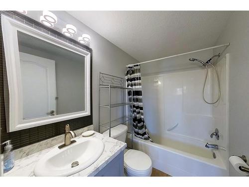 303-5037 7 Avenue, Edson, AB - Indoor Photo Showing Bathroom