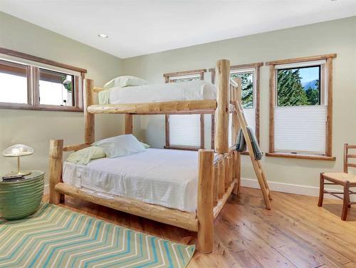 701 Mallard Alley, Canmore, AB - Indoor Photo Showing Bedroom