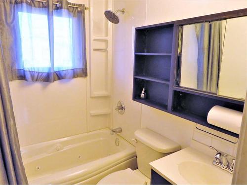 190 Sunwapta Drive, Hinton, AB - Indoor Photo Showing Bathroom