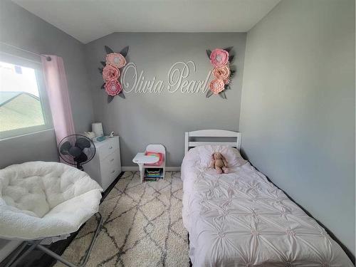 514 65 Street, Edson, AB - Indoor Photo Showing Bedroom