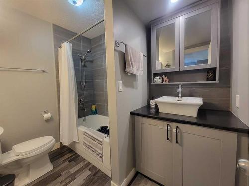 514 65 Street, Edson, AB - Indoor Photo Showing Bathroom
