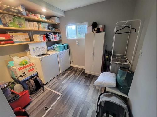 514 65 Street, Edson, AB - Indoor Photo Showing Laundry Room