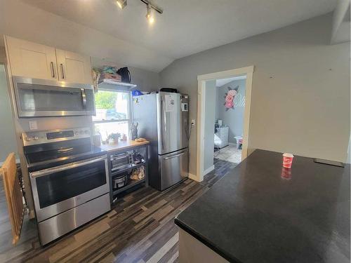 514 65 Street, Edson, AB - Indoor Photo Showing Kitchen With Stainless Steel Kitchen