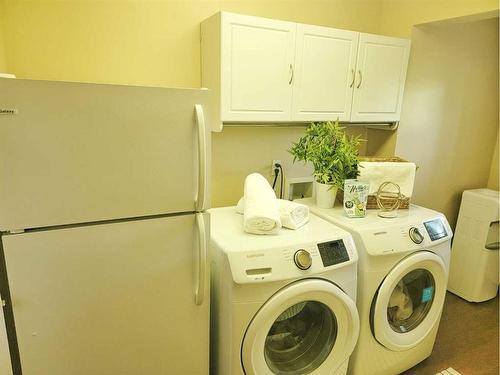 2, 240054 Township Road 670, Rural Athabasca County, AB - Indoor Photo Showing Laundry Room