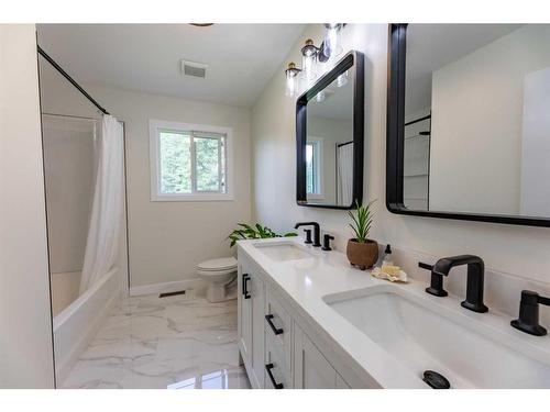 306 Seabolt Estates, Rural Yellowhead County, AB - Indoor Photo Showing Bathroom