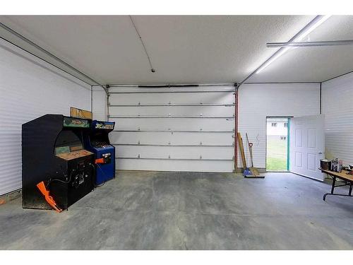 6603 5 Avenue, Edson, AB - Indoor Photo Showing Garage