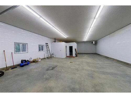 6603 5 Avenue, Edson, AB - Indoor Photo Showing Garage