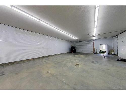 6603 5 Avenue, Edson, AB - Indoor Photo Showing Garage