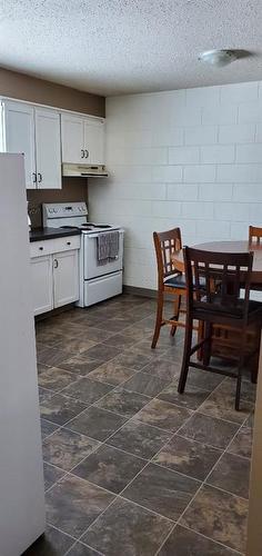 4903-4915 Chalmers Avenue, Swan Hills, AB - Indoor Photo Showing Kitchen