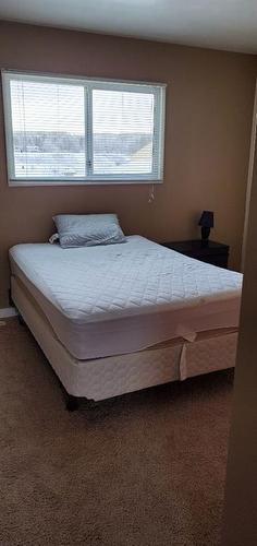 4903-4915 Chalmers Avenue, Swan Hills, AB - Indoor Photo Showing Bedroom