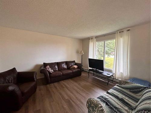 4816 A&B 54 Street, Athabasca, AB - Indoor Photo Showing Living Room