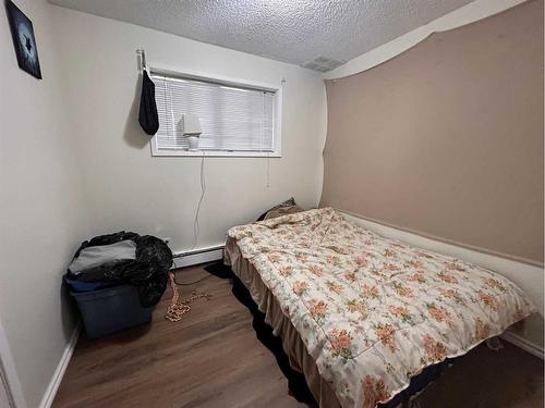 4816 A&B 54 Street, Athabasca, AB - Indoor Photo Showing Bedroom