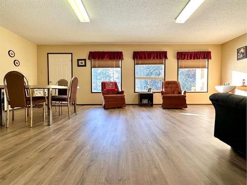 2-590063 Range Road 113A, Rural Woodlands County, AB - Indoor Photo Showing Living Room