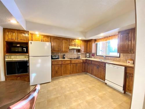 2-590063 Range Road 113A, Rural Woodlands County, AB - Indoor Photo Showing Kitchen