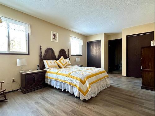 2-590063 Range Road 113A, Rural Woodlands County, AB - Indoor Photo Showing Bedroom