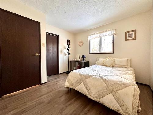 2-590063 Range Road 113A, Rural Woodlands County, AB - Indoor Photo Showing Bedroom