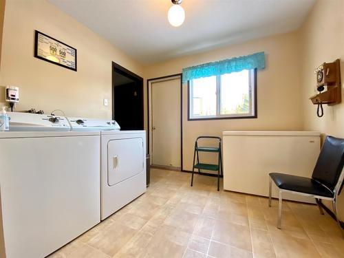 2-590063 Range Road 113A, Rural Woodlands County, AB - Indoor Photo Showing Laundry Room