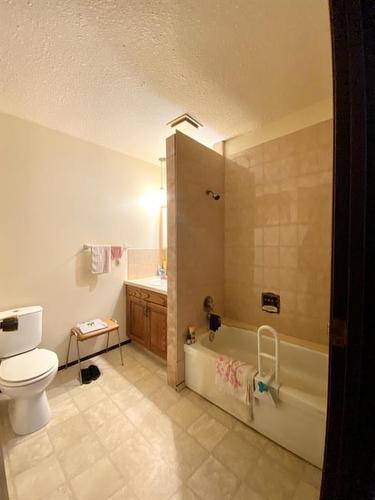 2-590063 Range Road 113A, Rural Woodlands County, AB - Indoor Photo Showing Bathroom