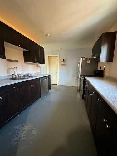 23-53105 Range Road 195 West, Rural Yellowhead County, AB - Indoor Photo Showing Kitchen With Double Sink