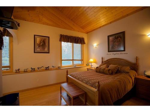 51005 Highway 40 N, Rural Yellowhead County, AB - Indoor Photo Showing Bedroom