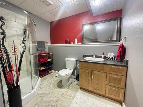 35 Rodeo Way, Whitecourt, AB - Indoor Photo Showing Bathroom